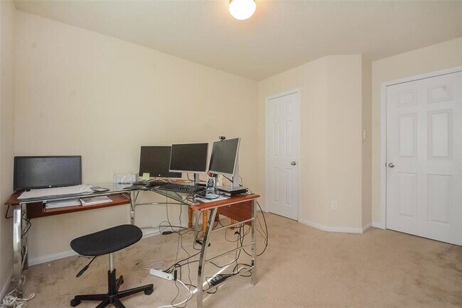 Building Photo - 9930 Swallow Dr