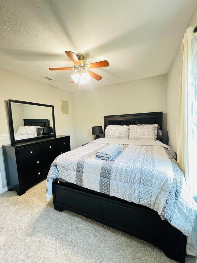 Building Photo - Furnished pillory way beauty