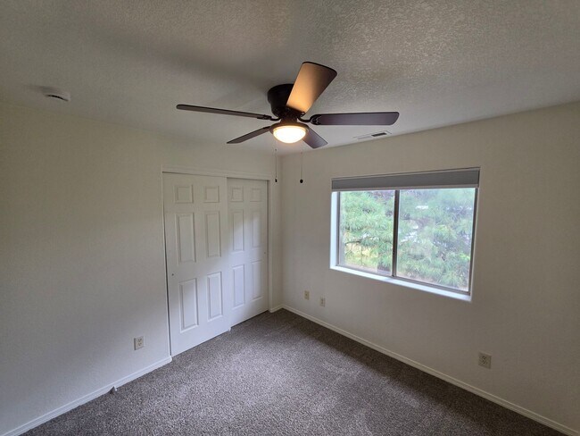 Building Photo - 6452 N Conrad Ln