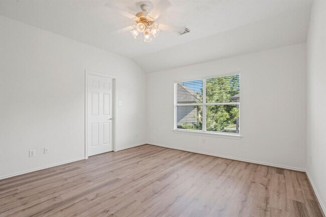 Building Photo - 35 Wickerdale Pl