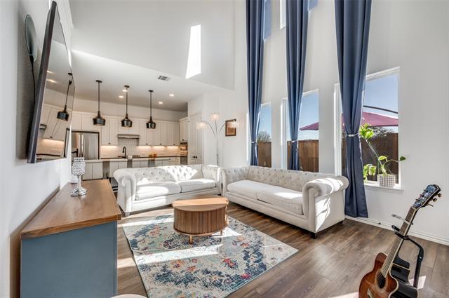 Building Photo - 8025 Glenview Dr