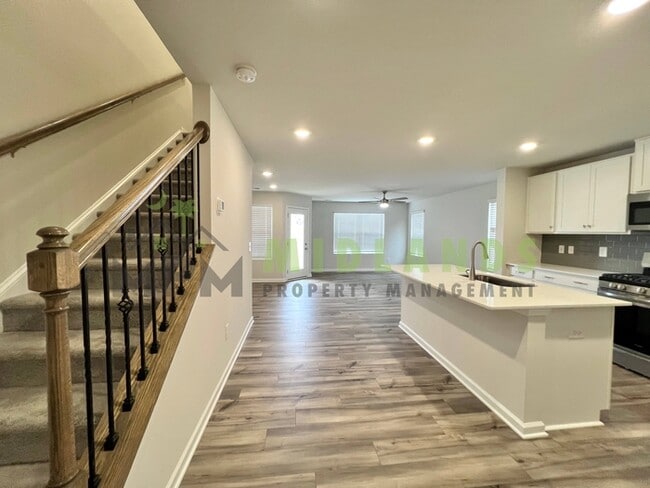 Building Photo - 1221C Champions Rest