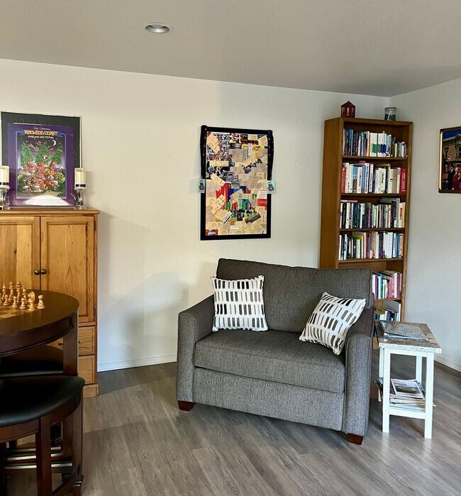 Building Photo - Short Term Rental available, Fully Furnished , 1 Bedroom, 1 Bath in Private Setting