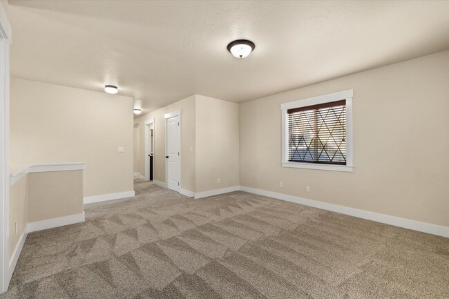 Building Photo - Spacious 5-Bedroom Home (plus bonus room) on ½ Acre in Bridgetower – Rare Meridian Rental!