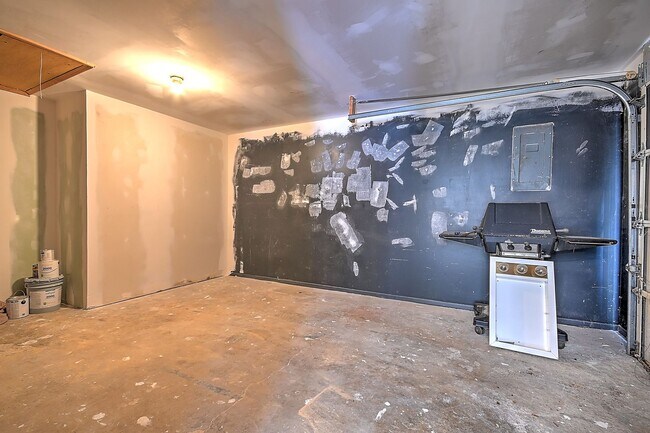 Building Photo - 2810 Antioch Rd