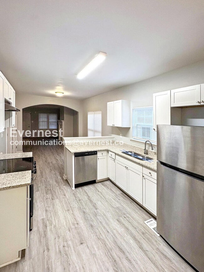 Building Photo - 4 Bed, 3 Bath Home with Off-Street Parking / Pet-Friendly / Coming Soon!
