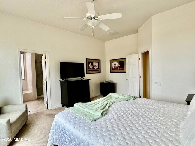 Building Photo - 909 W Leatherleaf Dr