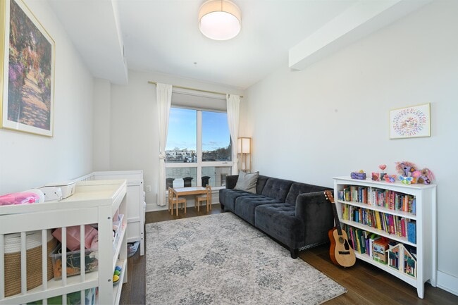 Building Photo - 502 Palisade Ave