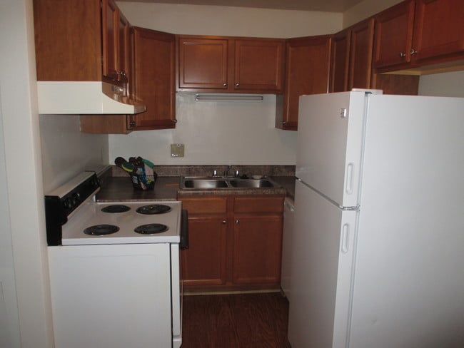 Building Photo - 605 Barberton Dr