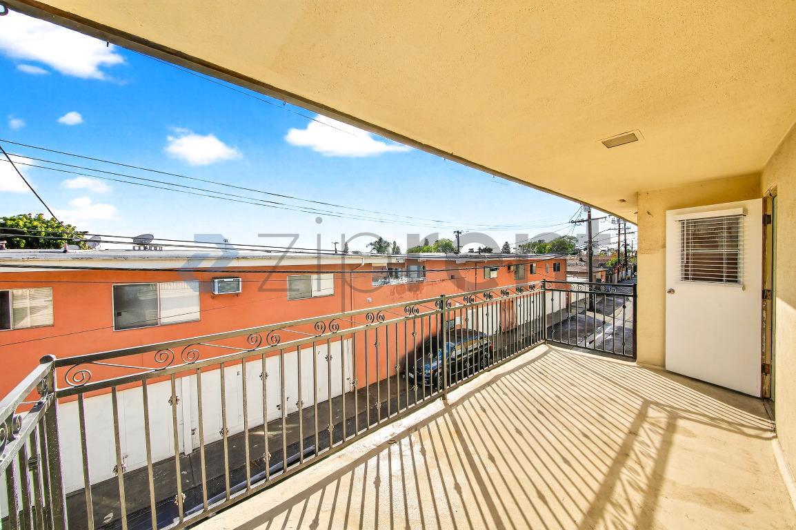 Building Photo - 2303 W Beverly Blvd