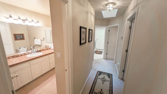Building Photo - Furnished Sunriver 3 Bedroom Home Availabl...