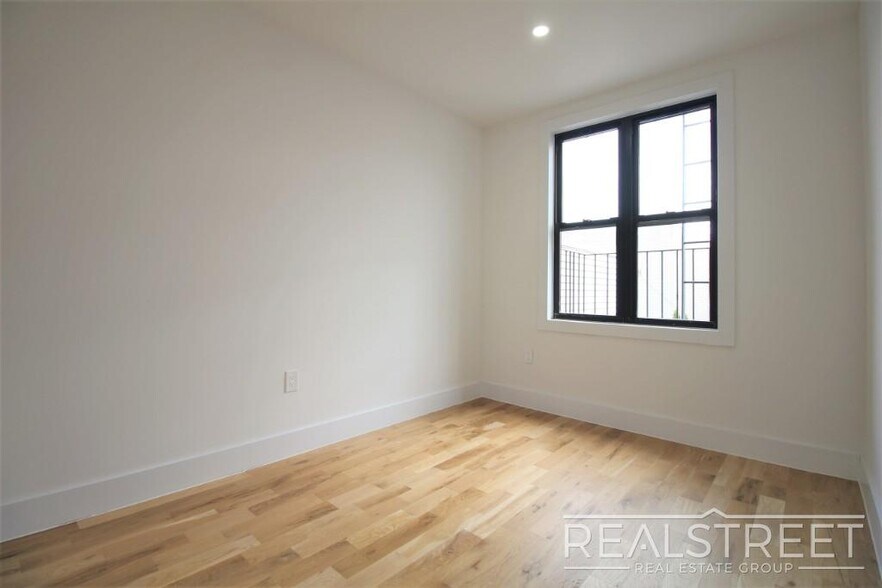 Building Photo - Stunnging NEW 4 Bed floor trhu in Bed Stuy/Ocean Hill with in unit W/D!
