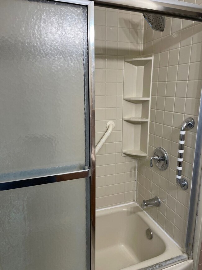Building Photo - 3 Bed, 1 Bath- Ranch, Liverpool-Galeville