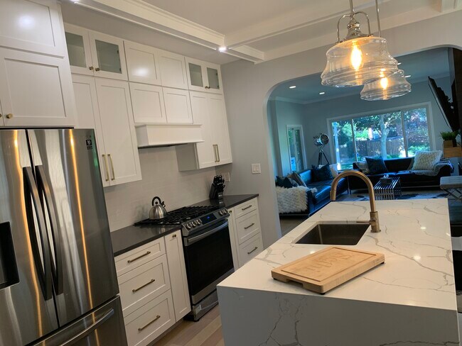 Building Photo - 605 N Humphrey Ave