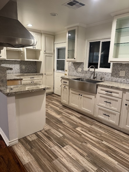 Building Photo - 1532 W 221st St