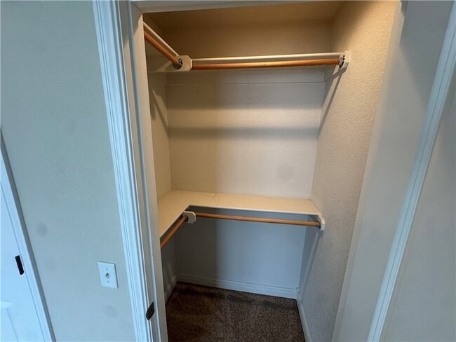 Building Photo - 407 Lyndal Ln