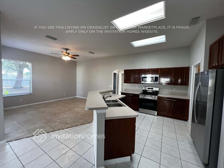 Building Photo - 2089 SW Idaho Ln