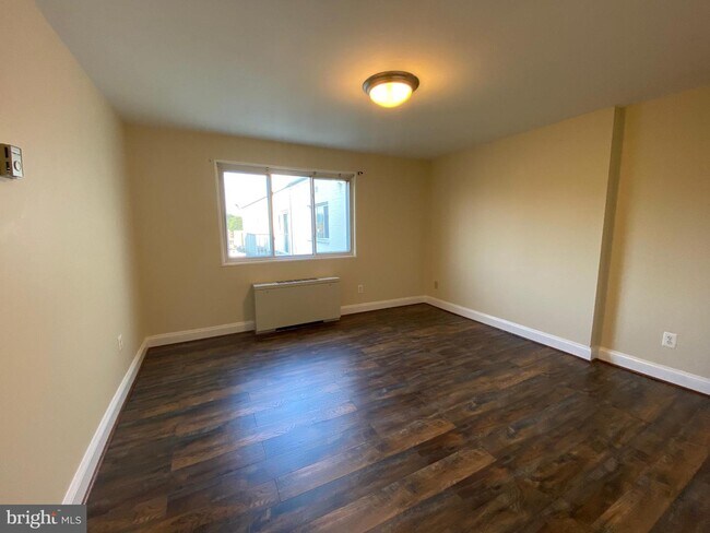 Building Photo - 1001 Chillum Rd