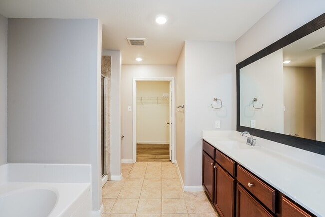 Building Photo - 27049 Leonardo Dr