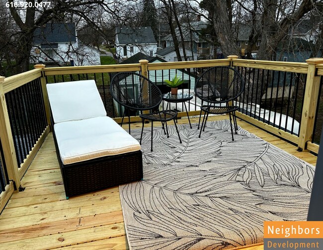 Building Photo - 927 Arianna St NW