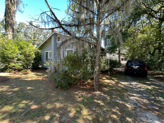 Building Photo - Great 2 Bedroom, 1 Bathroom Home in Midtown