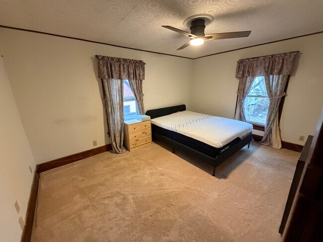 Building Photo - 410 W Illinois St