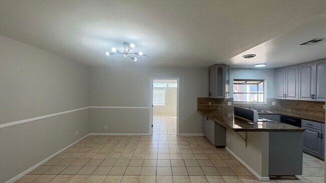 Building Photo - A Must See!!