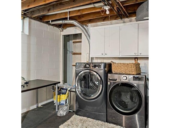 Building Photo - 4520 Vandervork Ave