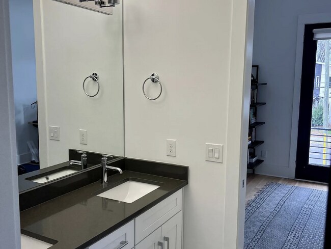 Building Photo - Modern Downtown Nashville 4 Bed, 3.5 Bath Home with Designer Finishes and Fully Fenced Backyard