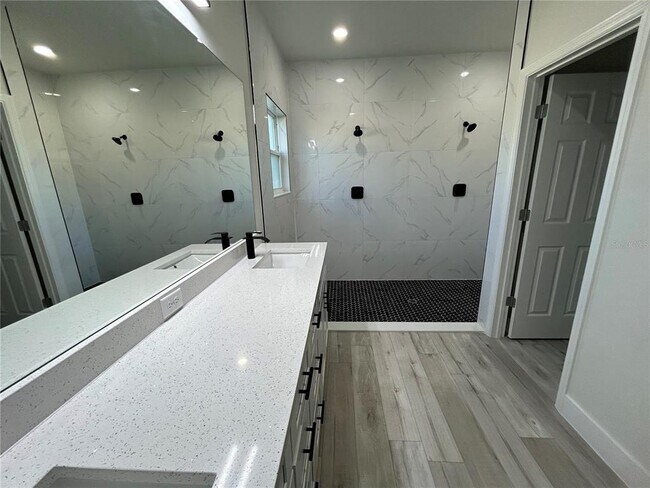 Building Photo - 2097 W Hampshire Blvd