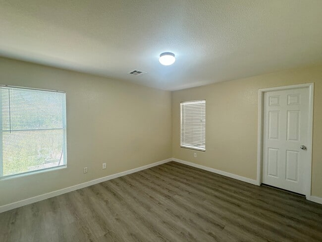 Building Photo - 8305 Golden Amber St