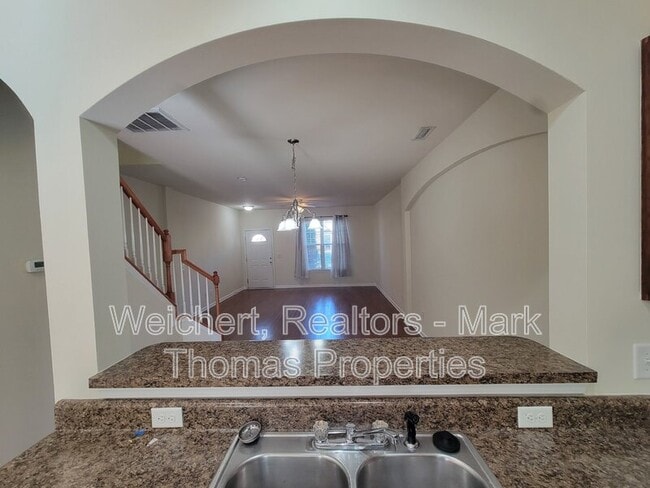 Building Photo - 100-251 Stratford Lakes Dr