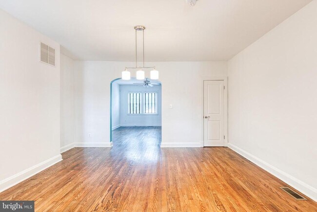 Building Photo - 6843 Dunbar Rd