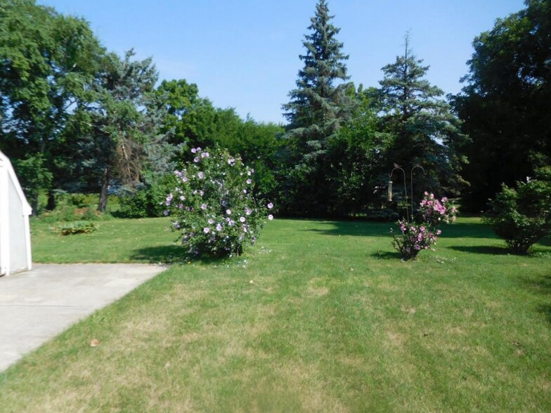 Building Photo - 830 15th Ave