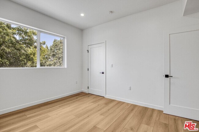 Building Photo - 10828 Hesby St