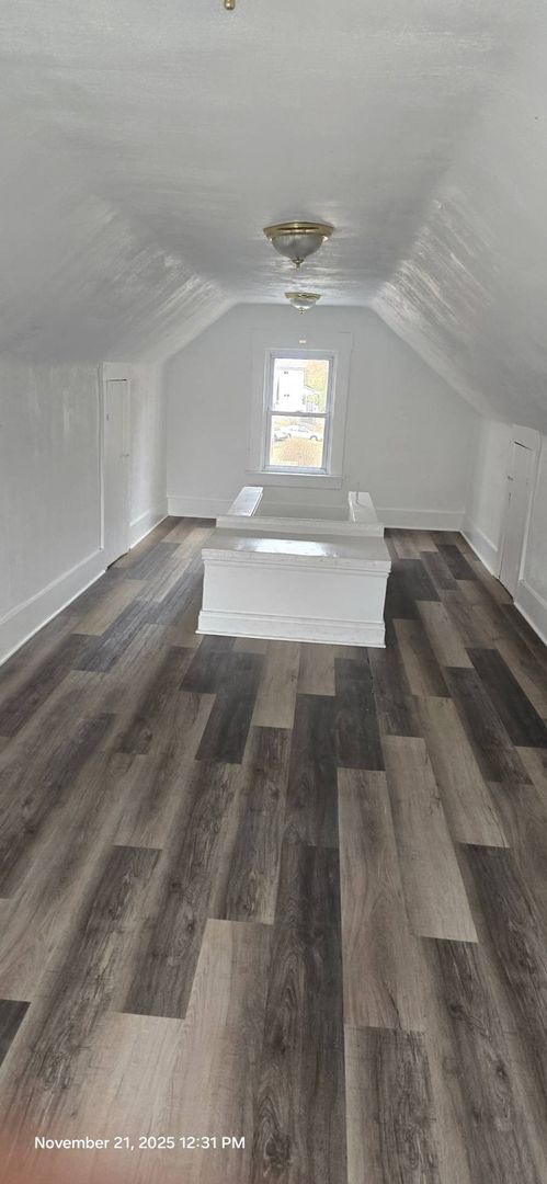 Building Photo - Charming 4-Bedroom Property in Prime Location