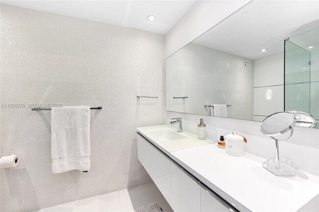 Building Photo - 5255 Collins Ave