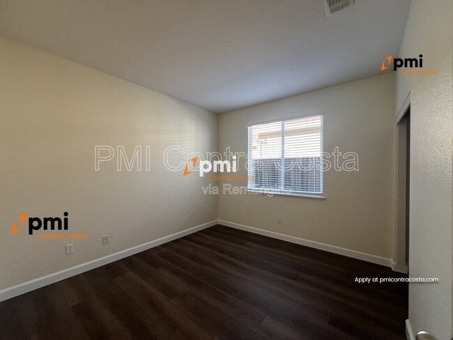 Building Photo - 2486 El Fresco Dr