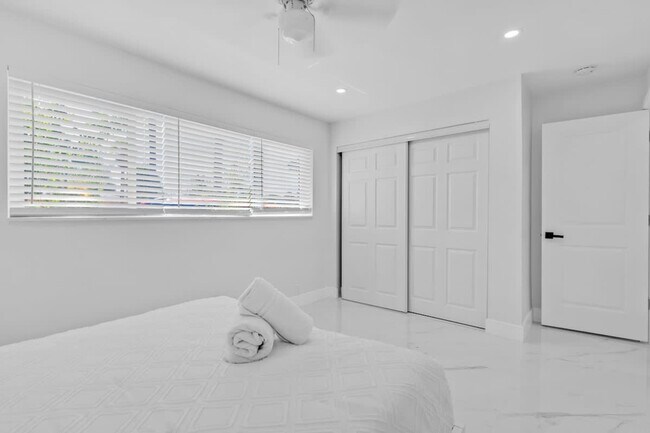 Building Photo - 871 NW 23rd Terrace