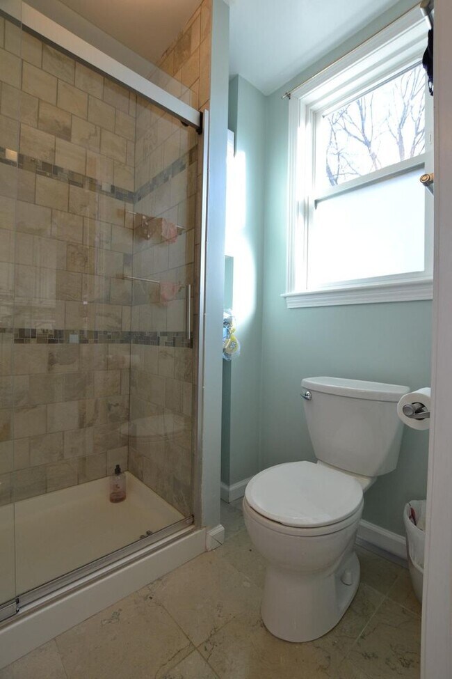 Building Photo - 4bed 2bath in Waltham 9/1