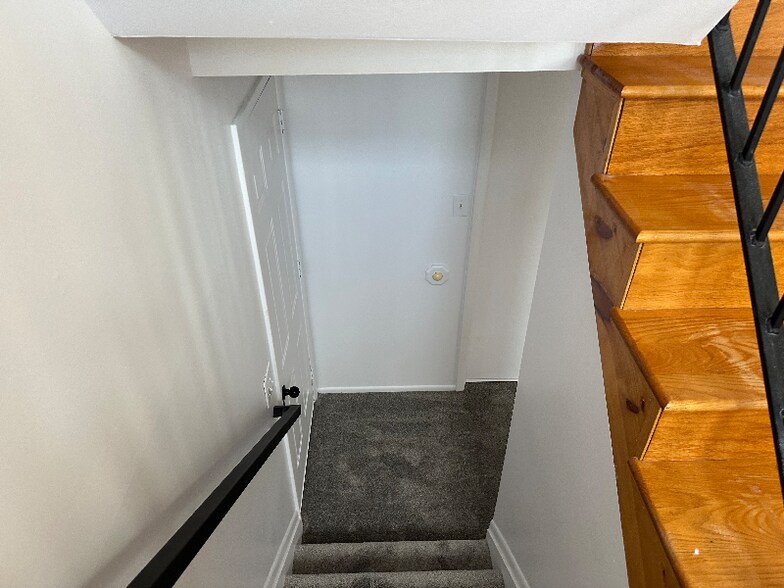 Building Photo - 4981 Greentree Way W