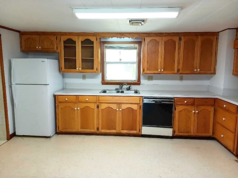 Building Photo - 915 E Ash St