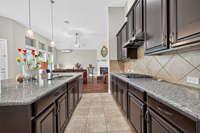 Building Photo - 15802 Pine Cone Ln