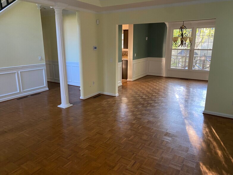 Building Photo - 4440 Pinehollow Ct