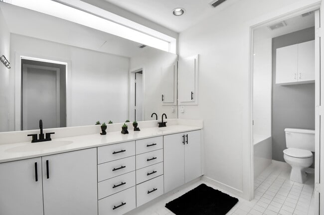 Building Photo - 1806 Drew St