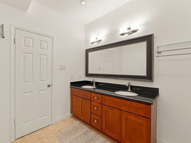 Building Photo - 1538 Beaconshire