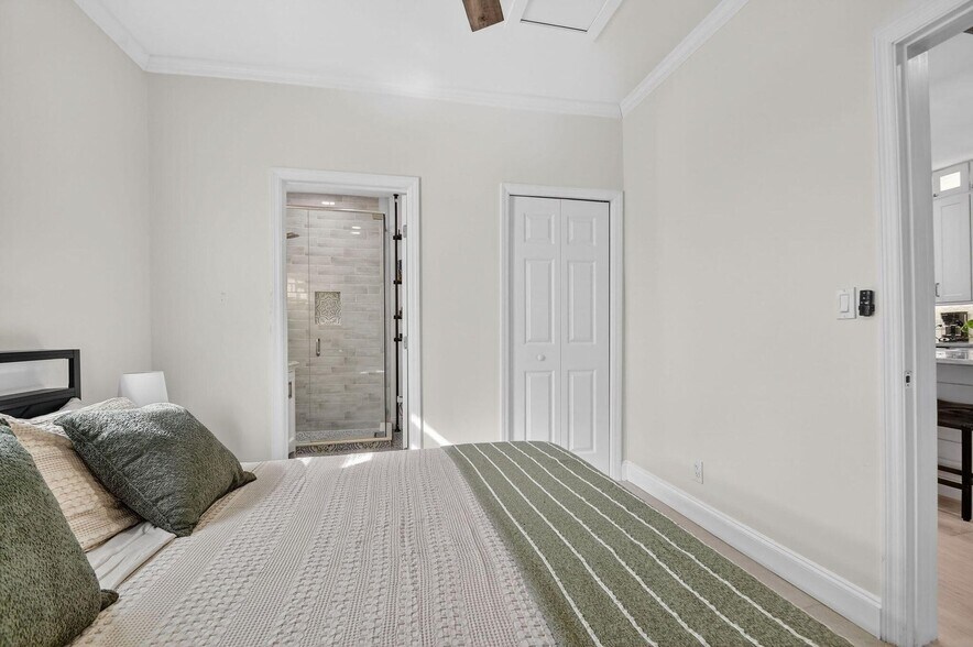 Building Photo - 1511 S Palmway