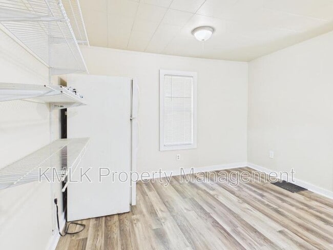 Building Photo - 534 Gage St