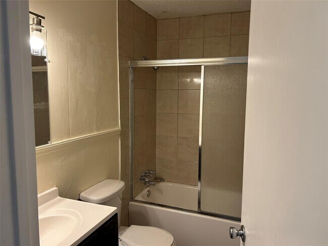 Building Photo - 12560 Newbrook Dr