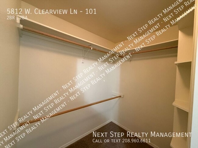 Building Photo - 5812 W Clearview Ln